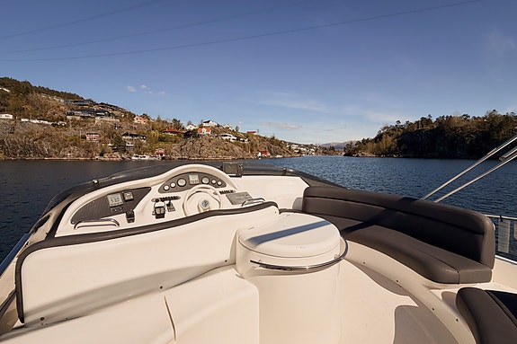 Azimut 46 - 3 kabiner, 2 bad, generator, autopilot, 16" kartplotter, passarelle 10 of 30