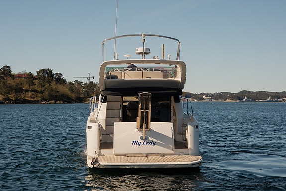 Azimut 46 - 3 kabiner, 2 bad, generator, autopilot, 16" kartplotter, passarelle 4 of 5