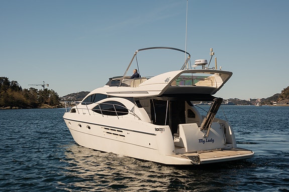 Azimut 46 - 3 kabiner, 2 bad, generator, autopilot, 16" kartplotter, passarelle 5 of 5