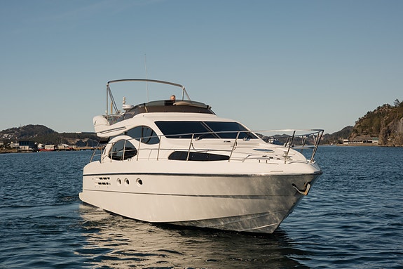 Azimut 46 - 3 kabiner, 2 bad, generator, autopilot, 16" kartplotter, passarelle 6 of 30