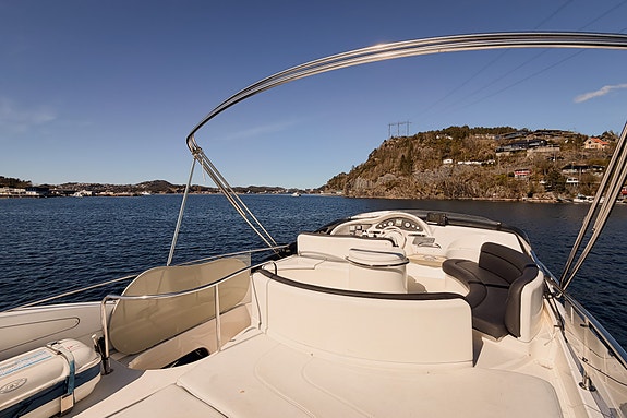 Azimut 46 - 3 kabiner, 2 bad, generator, autopilot, 16" kartplotter, passarelle 9 of 30