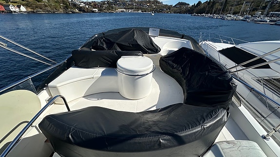 Azimut 46 - 3 kabiner, 2 bad, generator, autopilot, 16" kartplotter, passarelle 13 of 30