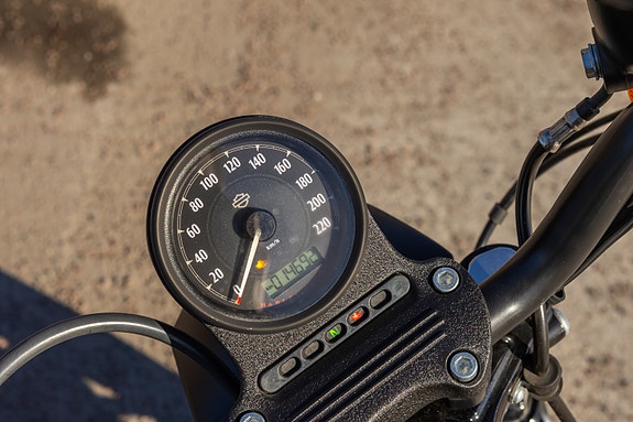 Harley-Davidson XL 883N Iron 8 of 10