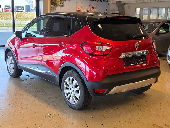 Renault Captur 3 of 5