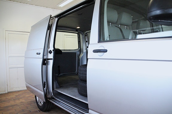Volkswagen Transporter 10 of 19