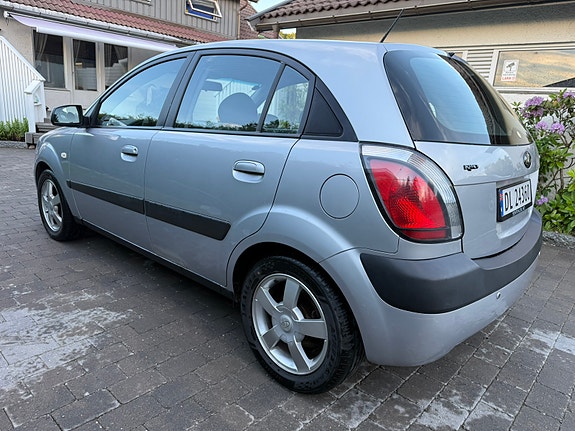 Kia Rio 5 of 5