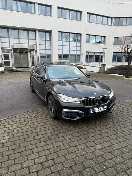 BMW 740Le 2 of 5