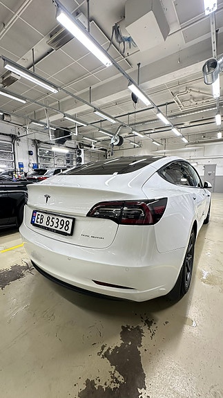 Tesla Model 3 4 of 5
