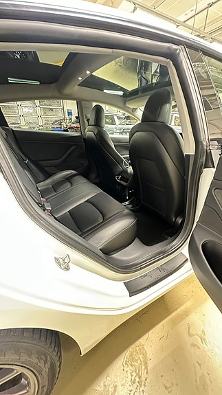 Tesla Model 3 8 of 10