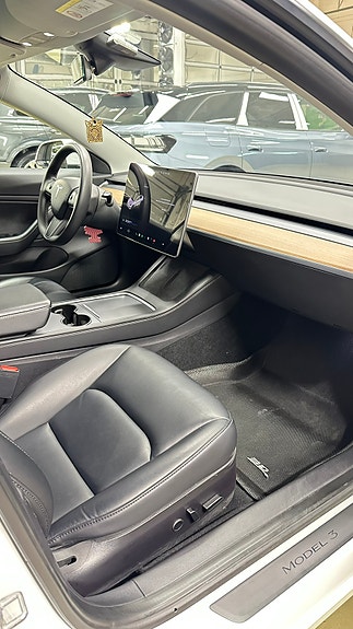 Tesla Model 3 9 of 10