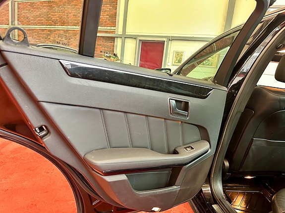 Mercedes-Benz E250 19 of 30