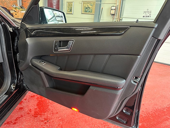 Mercedes-Benz E250 17 of 30