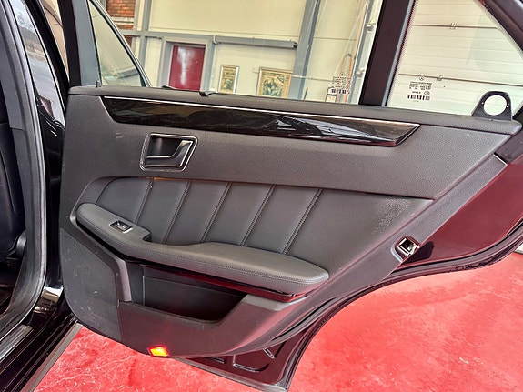 Mercedes-Benz E250 22 of 30