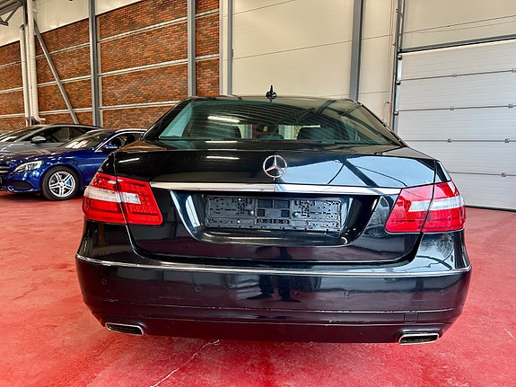Mercedes-Benz E250 5 of 30