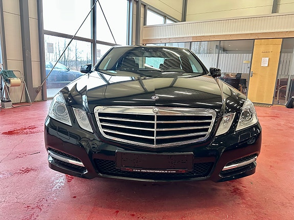 Mercedes-Benz E250 2 of 30