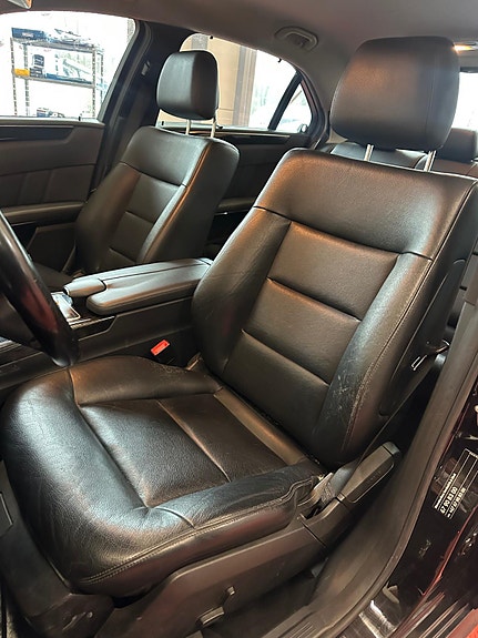 Mercedes-Benz E250 10 of 30