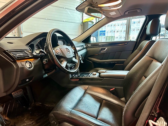 Mercedes-Benz E250 9 of 30