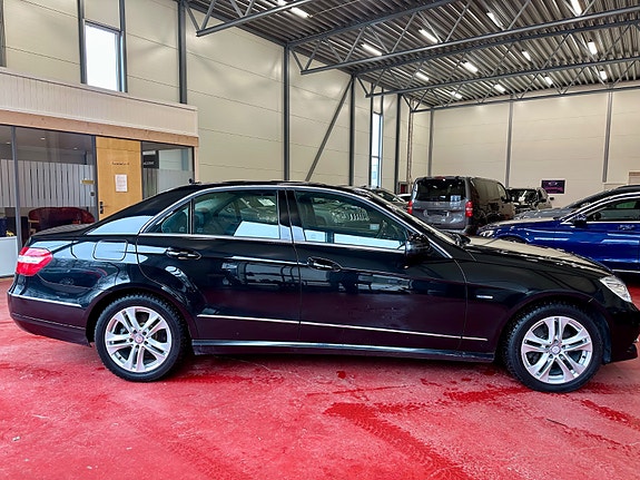 Mercedes-Benz E250 3 of 30