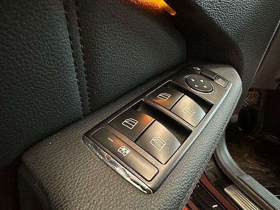 Mercedes-Benz E250 13 of 30