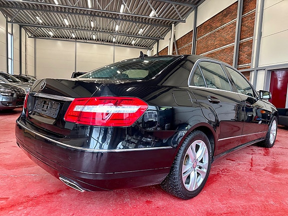 Mercedes-Benz E250 4 of 30