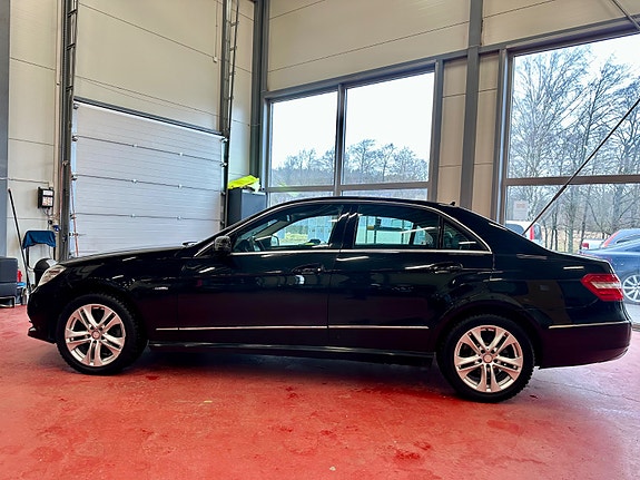 Mercedes-Benz E250 7 of 30