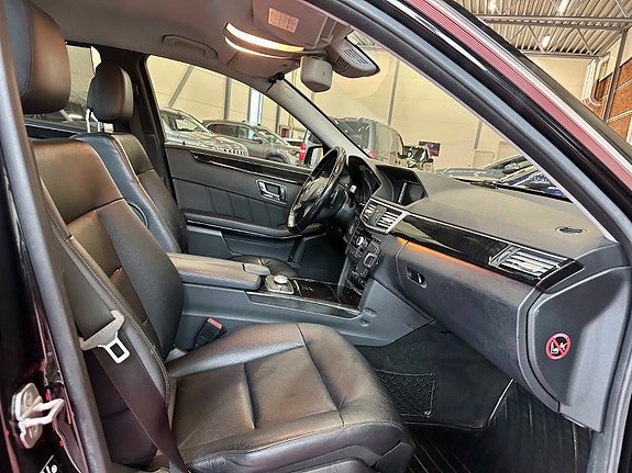 Mercedes-Benz E250 14 of 30