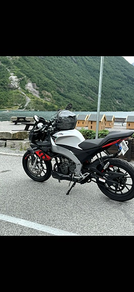 Aprilia RS 125 Tuono 4 of 5