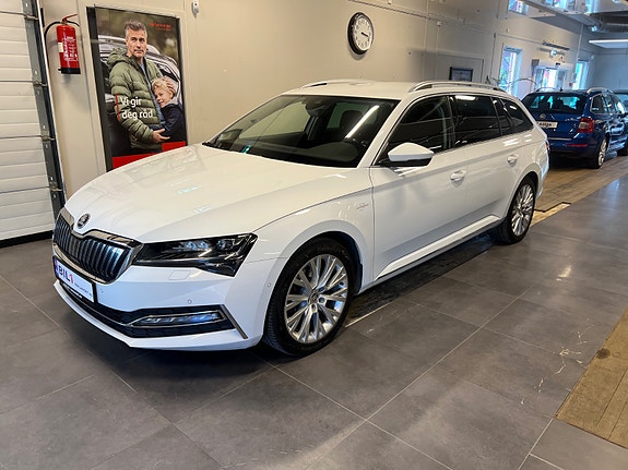 Skoda Superb 3 of 5