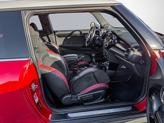 MINI Cooper S 17 of 22