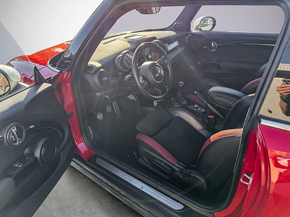 MINI Cooper S 10 of 22