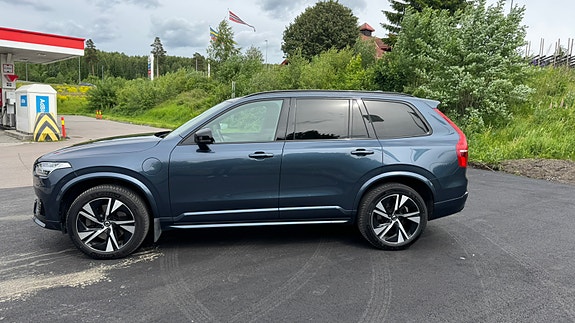 Volvo XC90 2 of 21