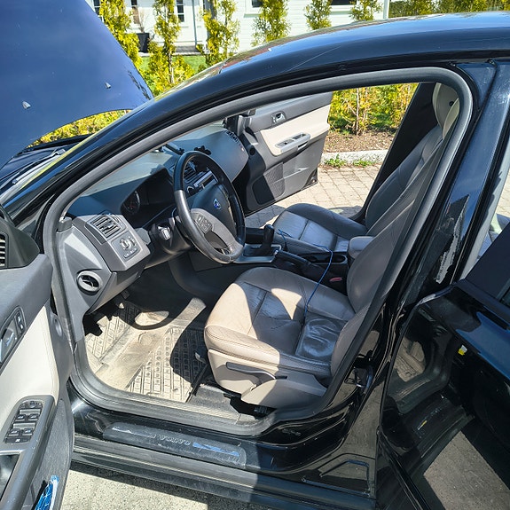 Volvo S40 2 of 13