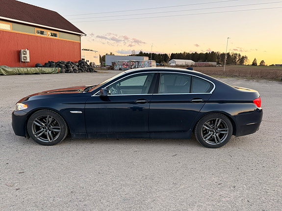BMW 520d 3 of 5