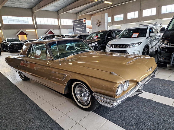 Ford Thunderbird 2 of 2