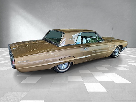 Ford Thunderbird 4 of 5