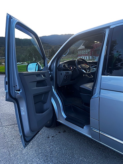 Volkswagen Caravelle 16 of 30