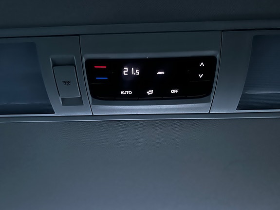 Volkswagen Caravelle 28 of 30