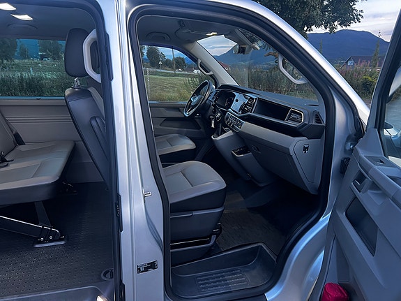 Volkswagen Caravelle 20 of 30