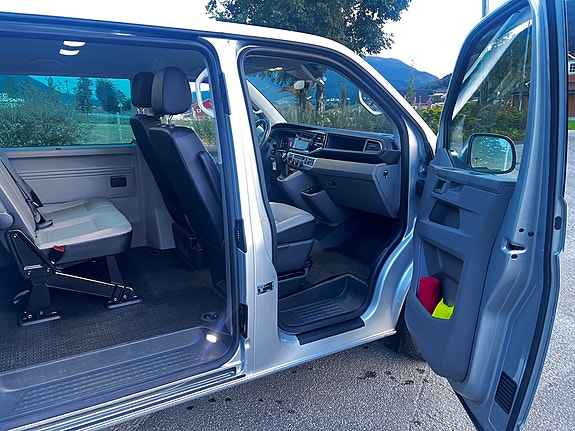 Volkswagen Caravelle 19 of 30