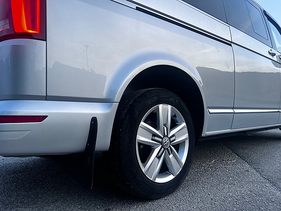 Volkswagen Caravelle 10 of 30