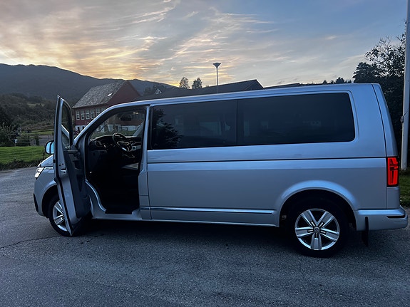 Volkswagen Caravelle 3 of 30