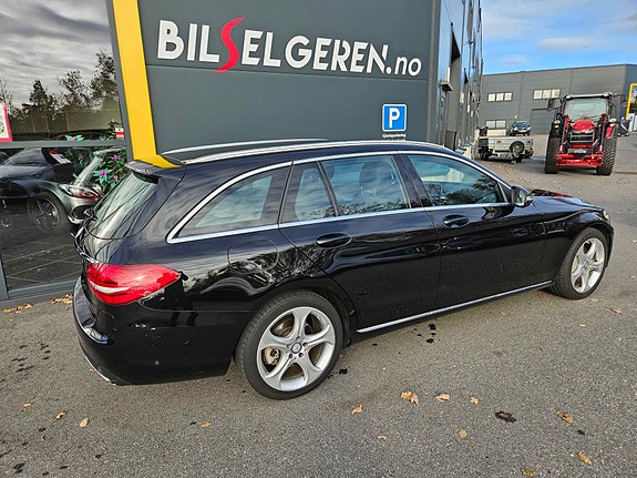 Mercedes-Benz C350 4 of 5