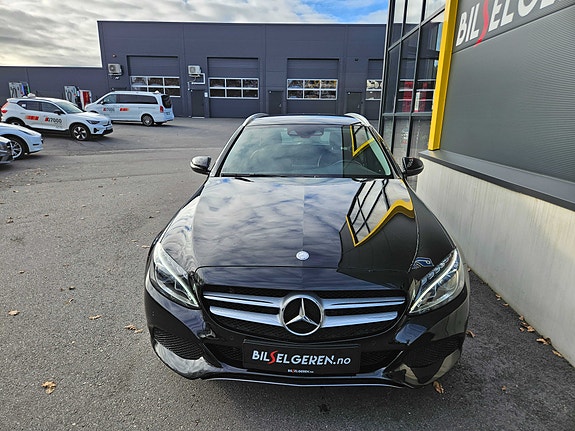 Mercedes-Benz C350 3 of 5