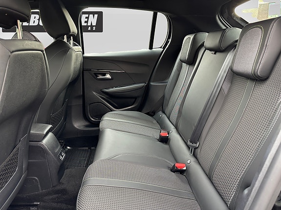 Peugeot 208 18 of 19