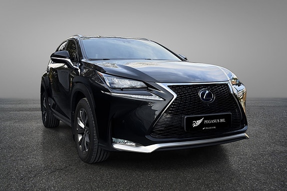 Lexus NX300h 3 of 5