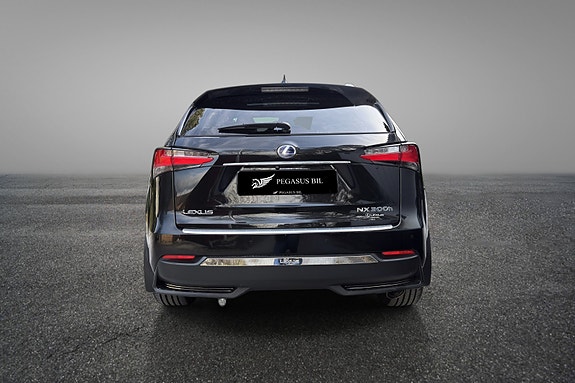 Lexus NX300h 5 of 5
