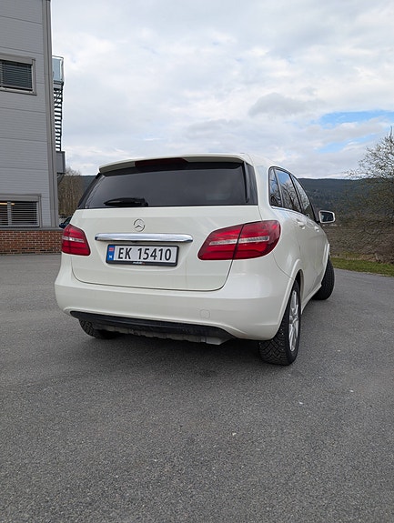 Mercedes-Benz B250 2 of 5