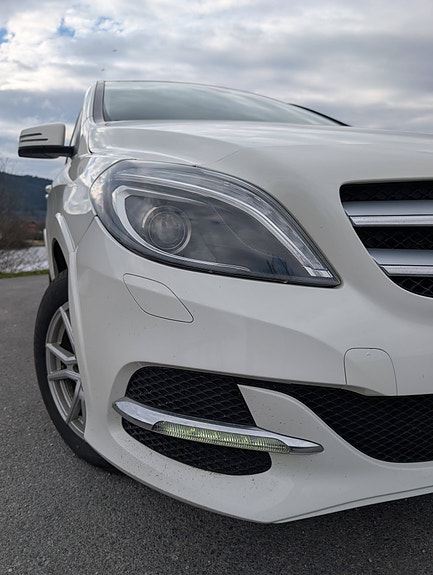 Mercedes-Benz B250 4 of 5
