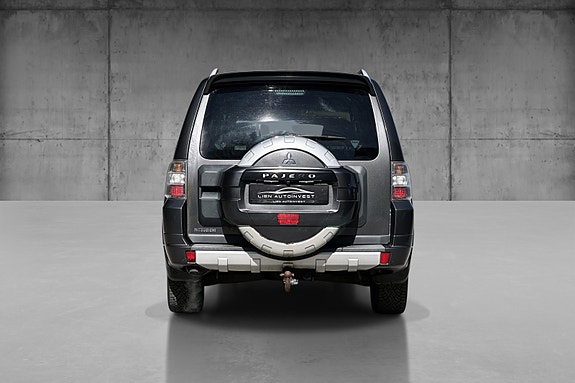 Mitsubishi Pajero 5 of 5