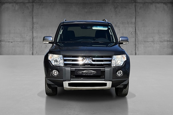 Mitsubishi Pajero 2 of 5